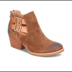 Korks by Kork Ease suede booties. NWOT